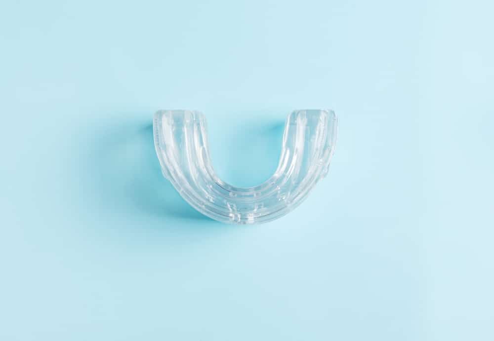 how should a night guard fit